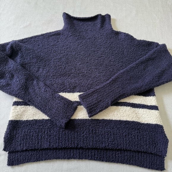 UGG Blue w White Stripes Soft Plush Mock Neck Sweater Size M - Picture 8 of 8